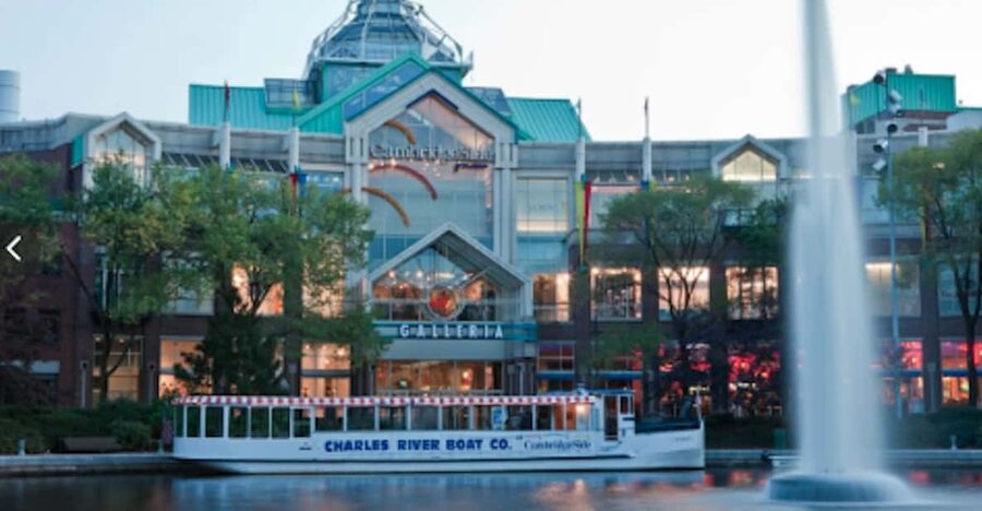 Boston: Charles River Sunset and Cocktail Cruise - Finding the boat at CambridgeSide