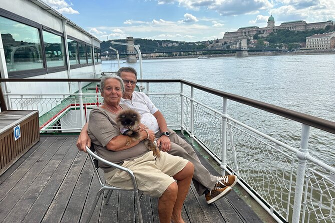 Bottomless Brunch and Cruise with Prosecco in Budapest - A cruise with an important timing catch