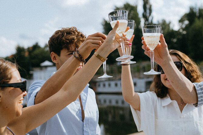 Bottomless Brunch and Cruise with Prosecco in Budapest - What the brunch buffet puts on your plate