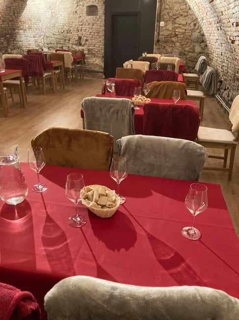 Bratislava: Wine Tasting Experience in the Dark - The 10-minute finish on Michalská Street