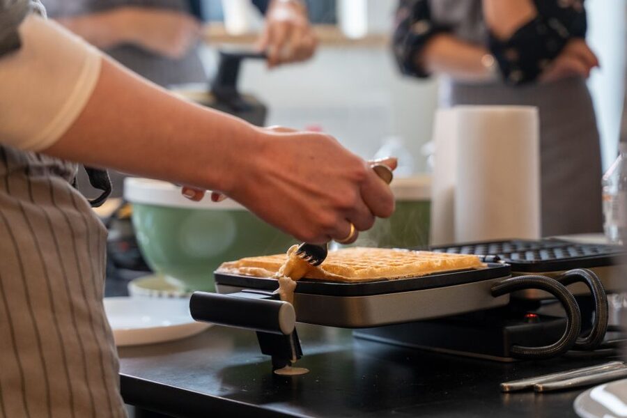Bruges: Belgian Waffle-Making Workshop with Beer Tasting - Who should book this workshop?