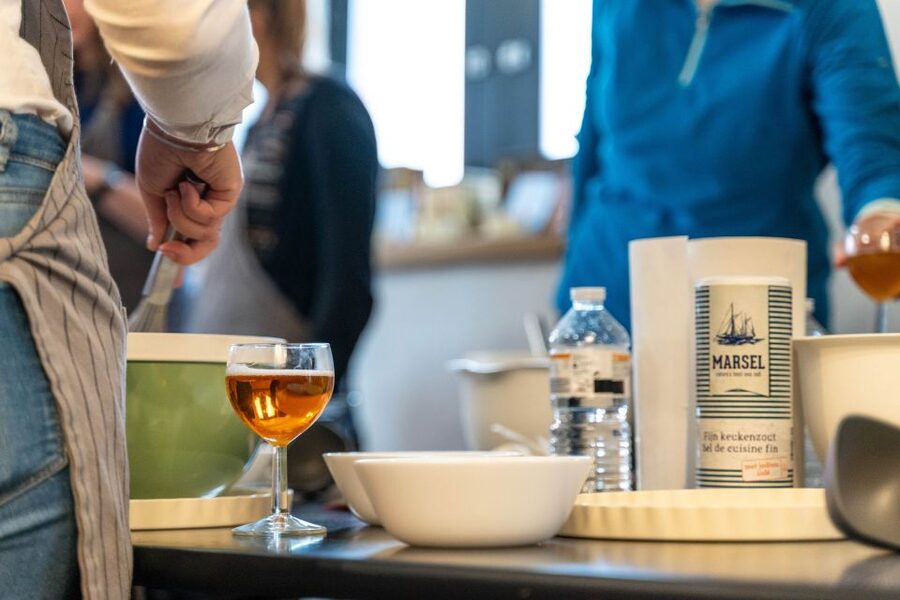 Bruges: Belgian Waffle-Making Workshop with Beer Tasting - The opening beer tasting
