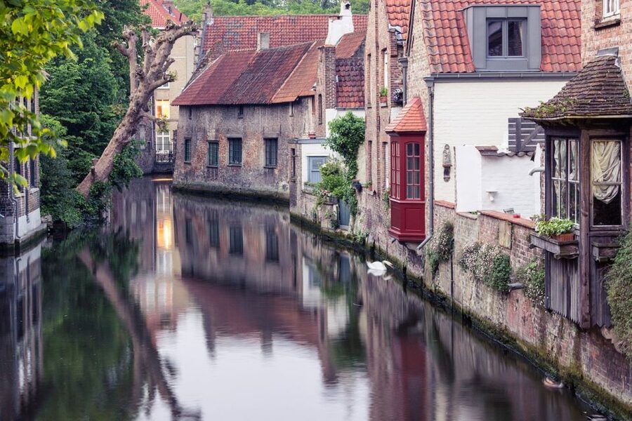 Bruges: Guided Tour & Boat Ride with Optional Beer Tasting - Churches, palaces, and the old hospital quarter