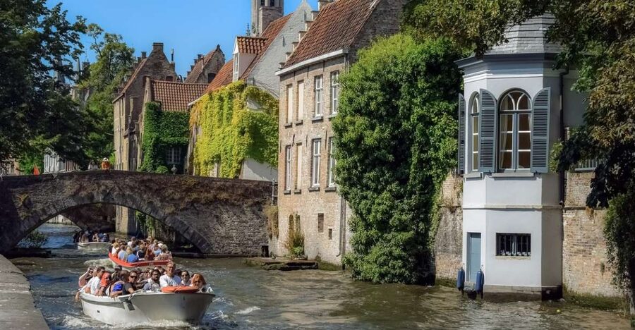 Bruges: Guided Tour & Boat Ride with Optional Beer Tasting - Markt and the Belfry