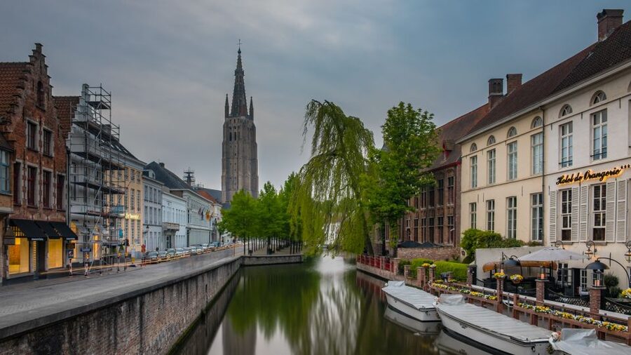 Bruges: Guided Tour & Boat Ride with Optional Beer Tasting - Starting near Bruges Station and the Lake of Love