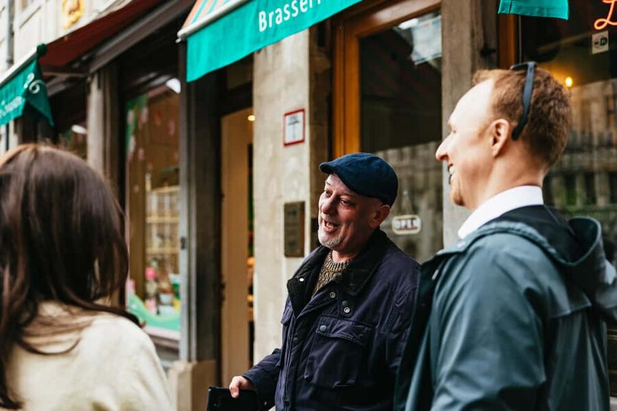 Brussels: Beer Tasting Tour with 7 Beers and Snacks - The city sights between the drinks