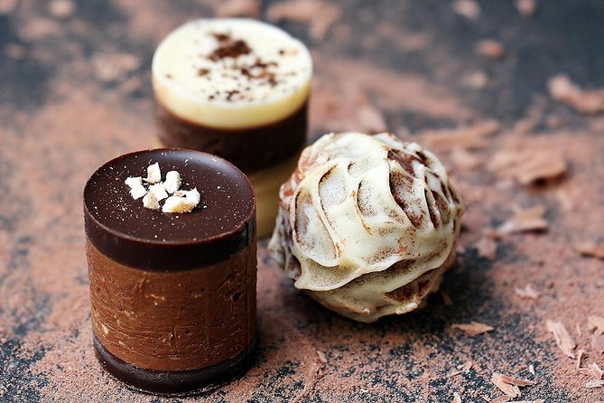 Brussels Chocolate Tasting Tour - Starting with chocolate at Grand Place