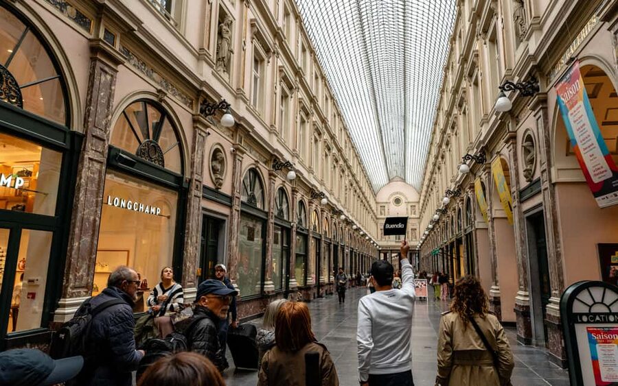 Brussels: Guided Walking Tour with Optional Beer Tasting - Sablon: polished streets and artful stops