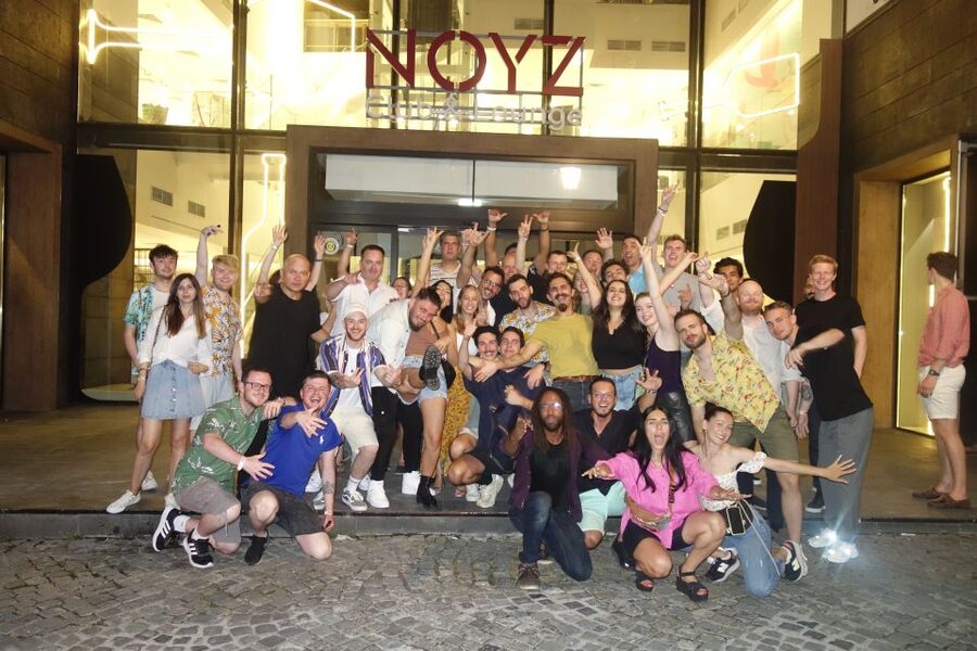 Bucharest: Weekend Pub Crawl - Walking, dress, and entry rules