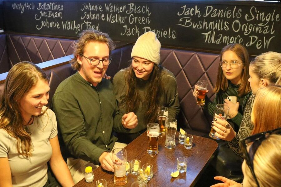 Budapest: Bar Crawl Tour with Local Drinks - Starting at the Budapest Eye
