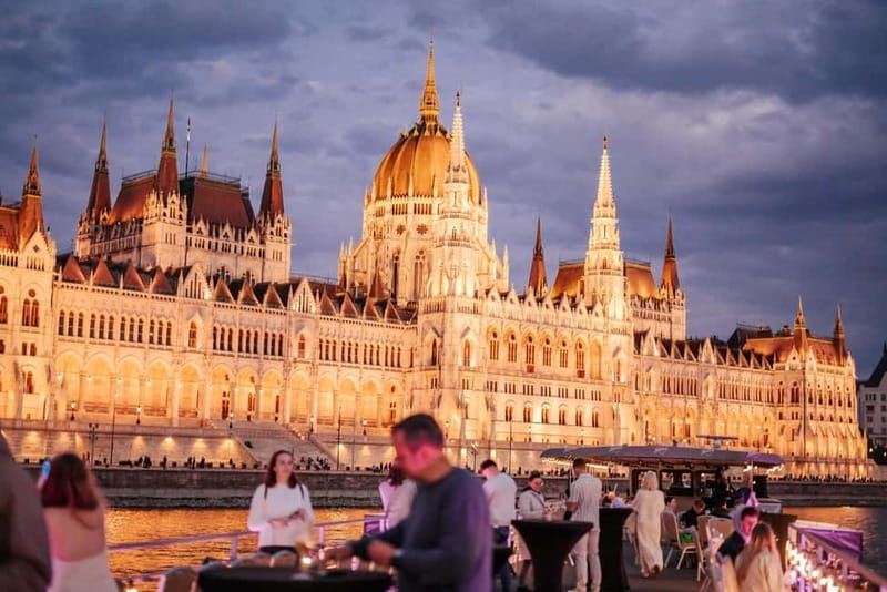 Budapest: Cruise Unlimited Aperol and Prosecco - Choosing between sunset and night