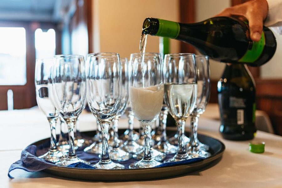 Budapest: Danube River Cruise with Dinner and Prosecco - Who should book this experience?