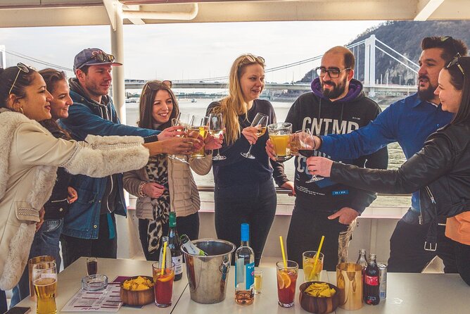 Budapest Danube Sightseeing Cruise with Unlimited Drinks - Gellért Hill and the southern riverfront