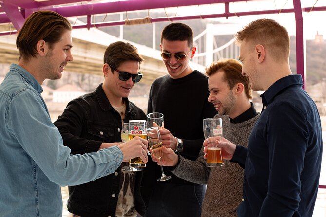 Budapest Danube Sightseeing Cruise with Unlimited Drinks - Finding the best seat and the best view
