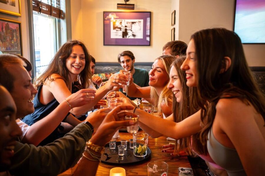 Budapest: Guided Bar Crawl Walking Tour - Wesselényi utca 21 and the first bar transition