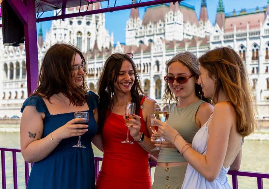 Budapest: Happy Hour Sightseeing Cruise - Margaret Bridge and the first look at both riverbanks