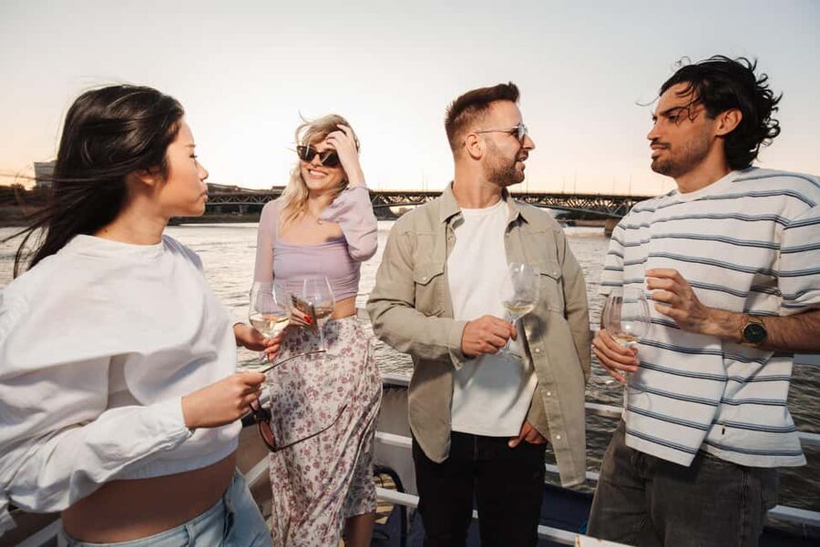 Budapest: Lotus Cruise with Unlimited Aperol and Prosecco - Music and the Onboard Mood