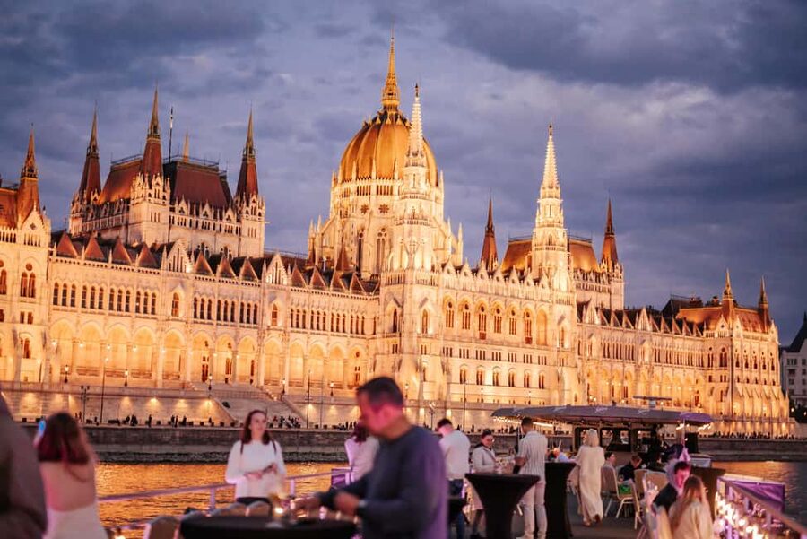 Budapest: Lotus Cruise with Unlimited Aperol and Prosecco - Cold Weather and Comfort