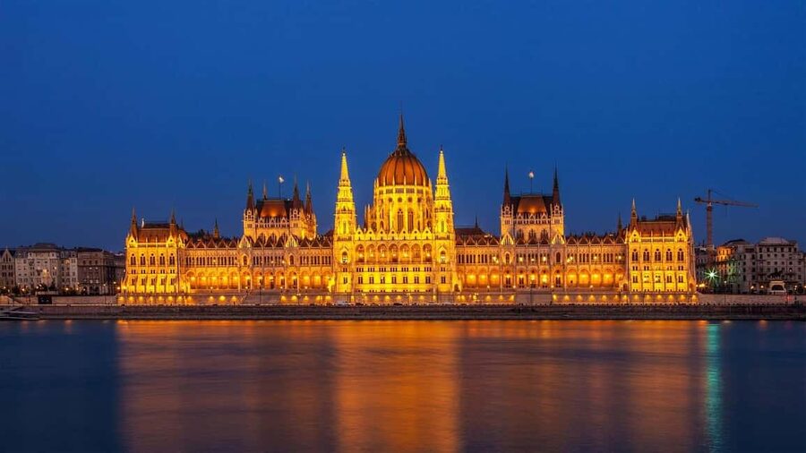 Budapest: Parliament Panorama Cruise with Törley Prosecco - Parliament gets the first and last word