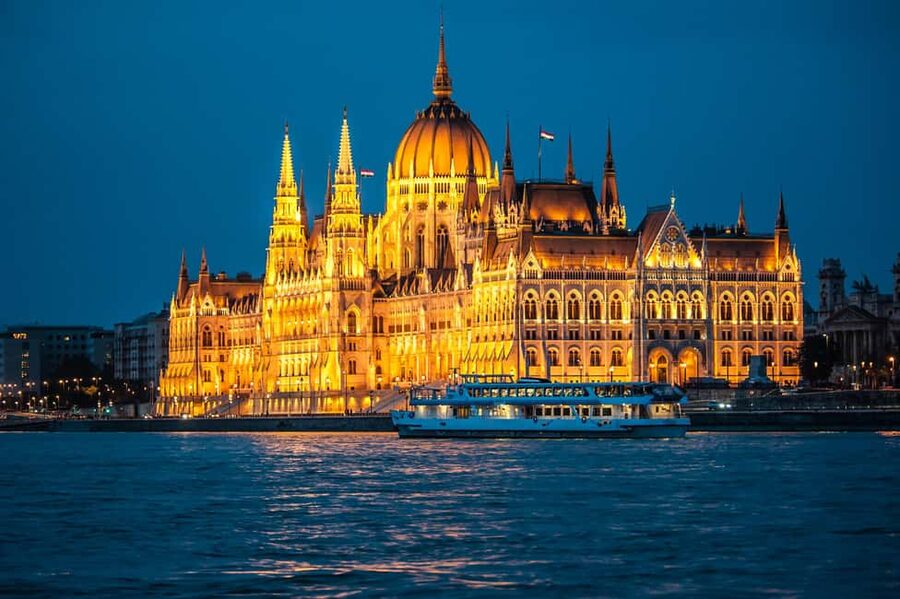 Budapest: Parliament Panorama Cruise with Törley Prosecco - Pest-side landmarks from the river