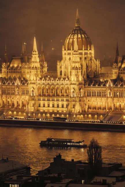 Budapest: Parliament Panorama Cruise with Törley Prosecco - Starting at Batthyány tér on the Buda side