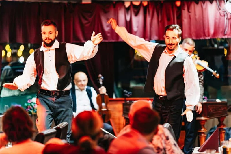 Budapest: Prosecco Dinner Cruise with Live Music - Should you book the Budapest Prosecco dinner cruise?