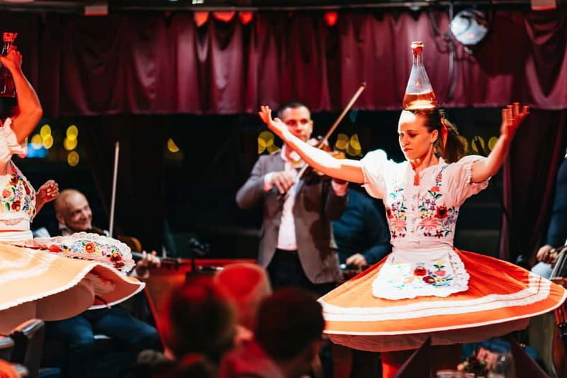 Budapest: Prosecco Dinner Cruise with Live Music - Four courses and one welcome drink