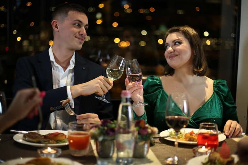Budapest: Prosecco Dinner Cruise with Live Music - Sunset gives the cruise its best rhythm
