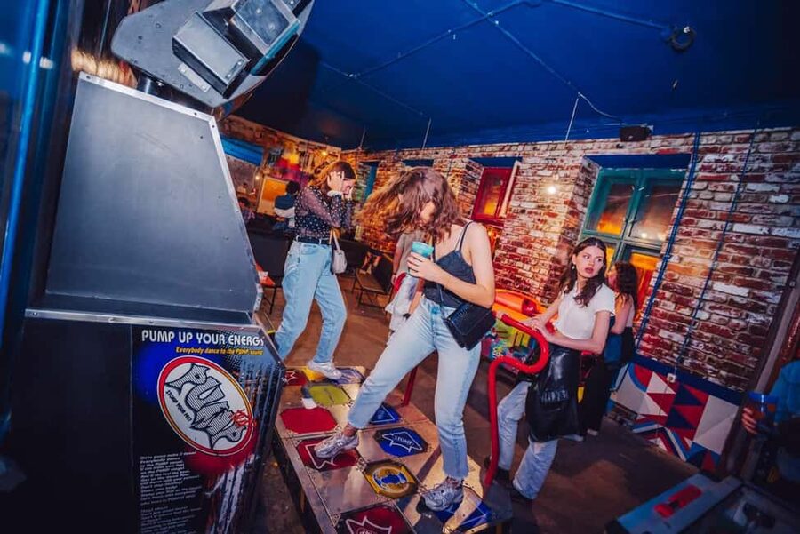 Budapest: Pub Crawl & Ruin Bar Tour – Free Shots & VIP Entry - Humbak Borkapolna: a quieter first look