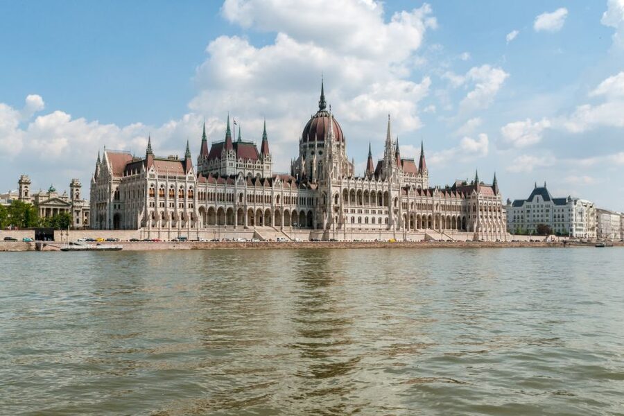 Budapest: Summer Brunch & Cruise with Prosecco or Cake - Starting at Akadémia dock 2