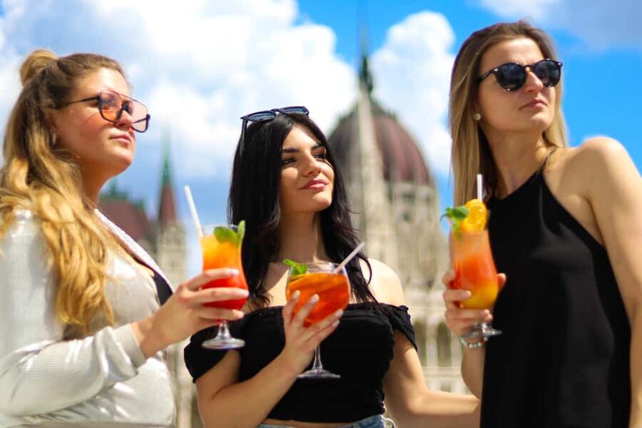 Budapest: Sunset Cocktail Cruise - Gellert Hill and the Buda side