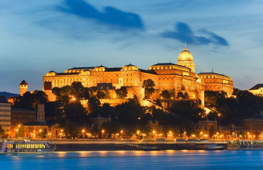Budapest: Unlimited Prosecco and Wine Sightseeing Cruise - What this Danube cruise really is