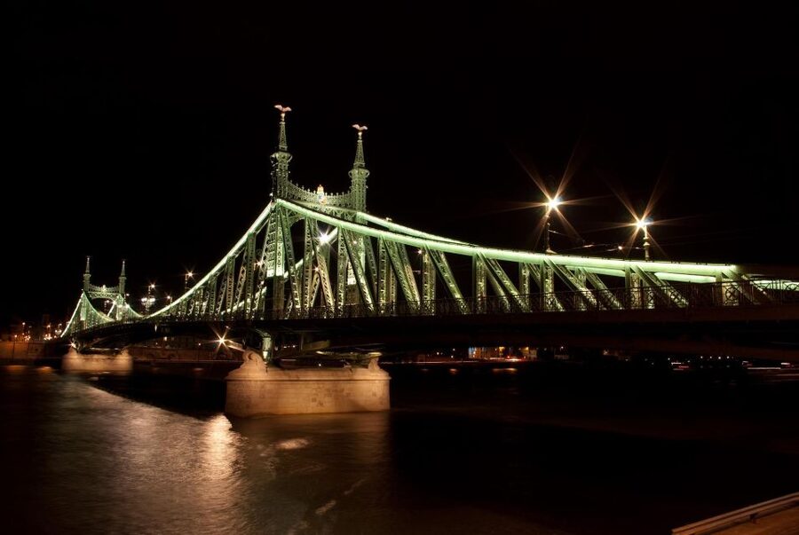 Budapest: Unlimited Prosecco and Wine Sightseeing Cruise - Boarding at Dock 11 by Elisabeth Bridge