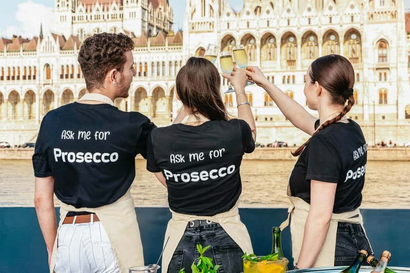 Budapest: Unlimited Prosecco, Beer and Aperol Spritz Cruise - The 75-minute route along the Danube