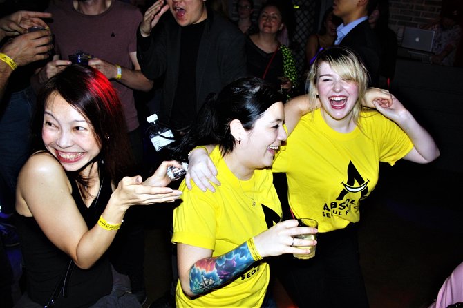 Busan Pub Crawl - Moving through the middle venues