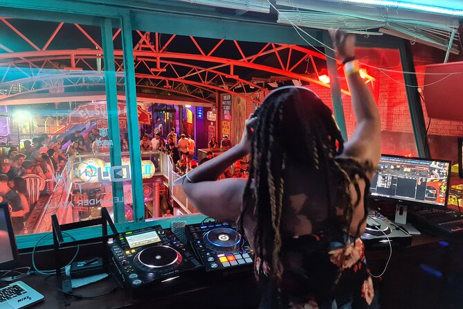 Cabo Bar Crawl - The BEST Bar and Clubs in Cabo - El Squid Roe at the beginning and end