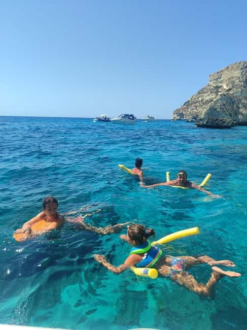 Cagliari: Devil's saddle boat tour, 4 stops and prosecco - Cala Bernat, the first taste of clear water