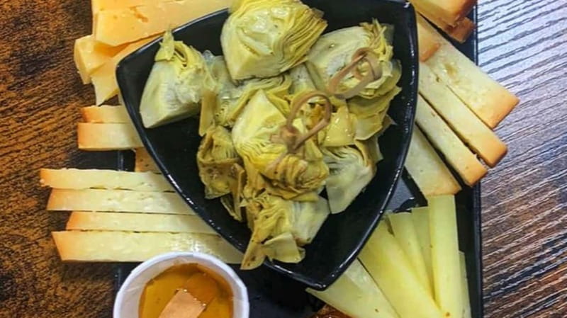 Cagliari: Food and Wine Tasting Experience - A one-hour tasting with several small courses