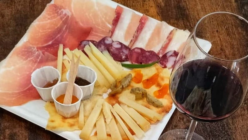 Cagliari: Food and Wine Tasting Experience - Arriving at I Mulini shopping mall