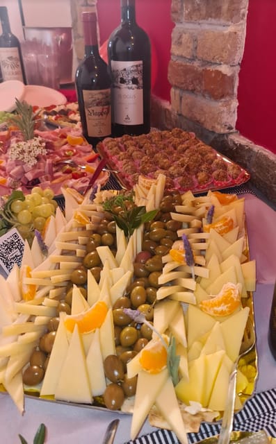 Cagliari Old Town: Wine Tasting and local products - How the two-hour tasting unfolds