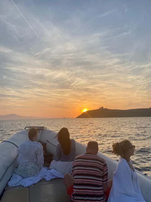 Cagliari: Sunset Boat Tour with Aperitif and Prosecco - What the small group changes