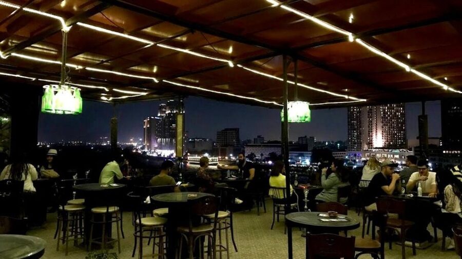 Cairo: Pub Crawl and Speakeasy Bar Tour with 2 Free Drinks - A speakeasy you could walk past