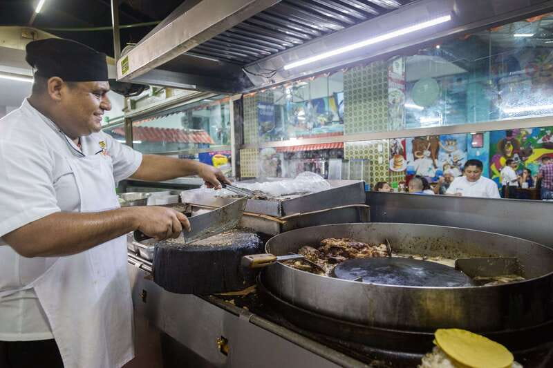 Cancún: Taco & Local Beer Tasting Tour with transportation - Calle 31 Norte: comparing fillings, salsas, and beer