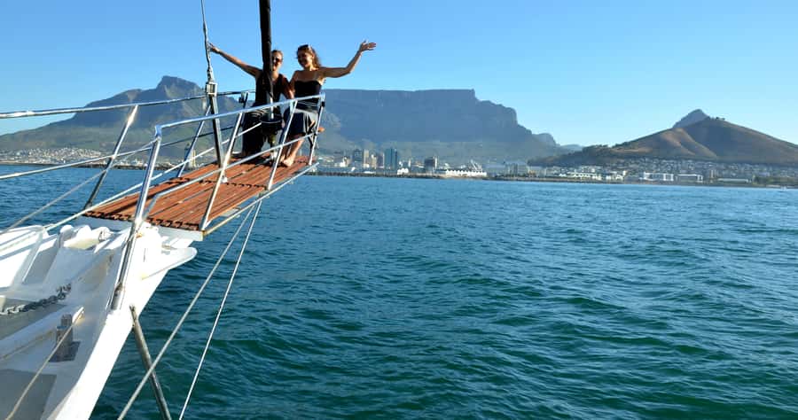 Cape Town: 1-Hour Pre-Sunset Champagne Cruise - Arriving at the V&A Harbour