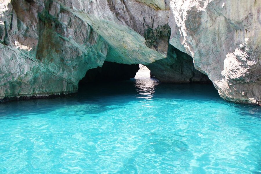 Capri: 2-Hour Boat Tour with Happy Hour - Faraglioni rocks and the island’s signature view