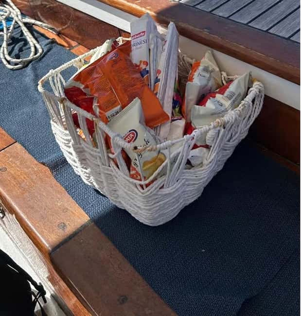 Capri: Scenic Boat Tour with Swimming, Limoncello & Snack - Swimming in Capri’s clear water