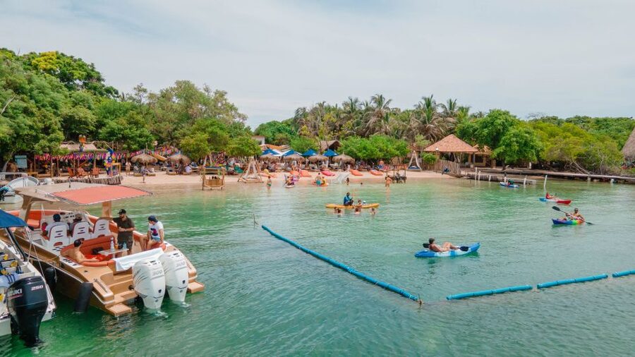 Cartagena: Islabela Islands Boat Trip with Lunch & Cocktail - Lunch, drinks, and the value of an organized beach day