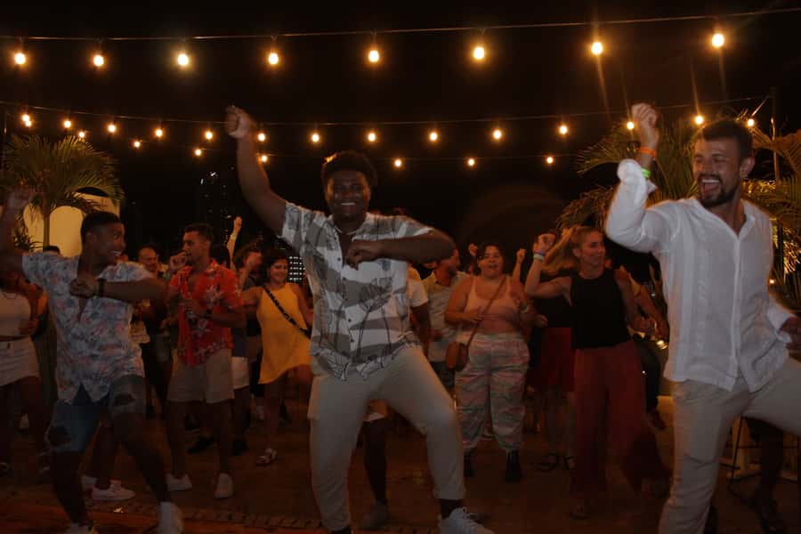 Cartagena: Pub Crawl with Dancing Lessons and Free Shots - Key points to know before you book