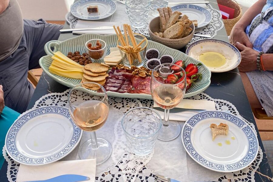 Carvoeiro/Portimão/Alvor: Wine Tour w/ Tasting, Tapas, Music - The shop and the best souvenirs