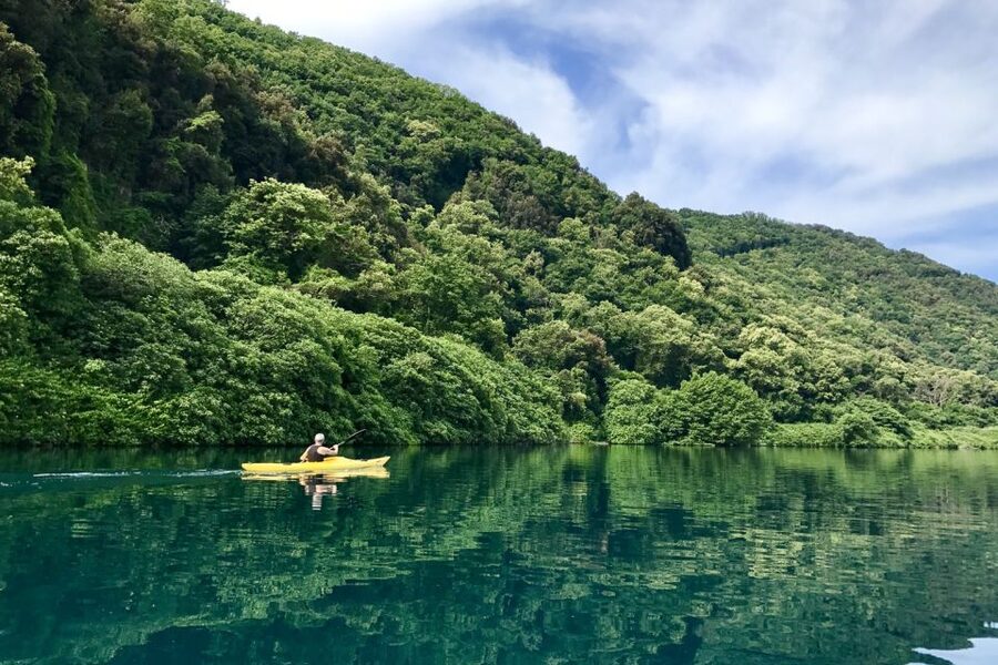 Castel Gandolfo: Kayak Food and Wine Tour - Getting ready for your first paddle